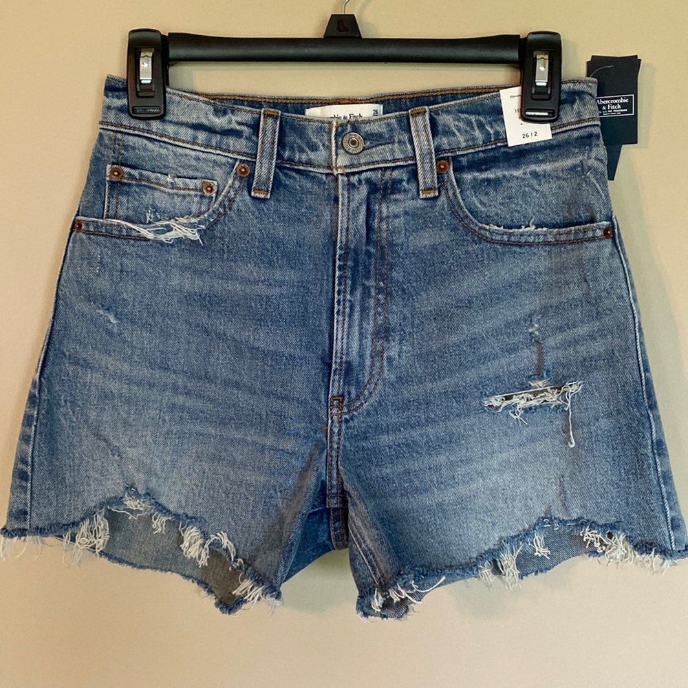 Abercrombie High Rise 4” Short, size 2